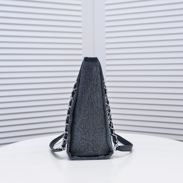 シャネルバッグ背面デザイン